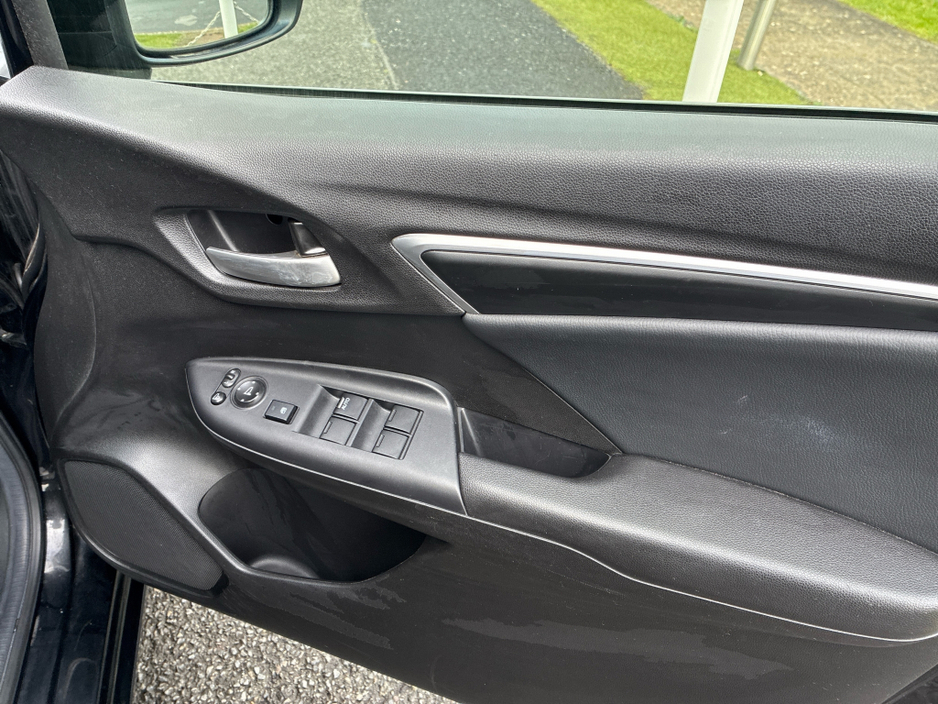 2015 Honda Fit 1.5L Petrol Hybrid Automatic €10,950