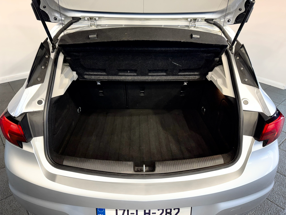 2017 Opel Astra - image 7