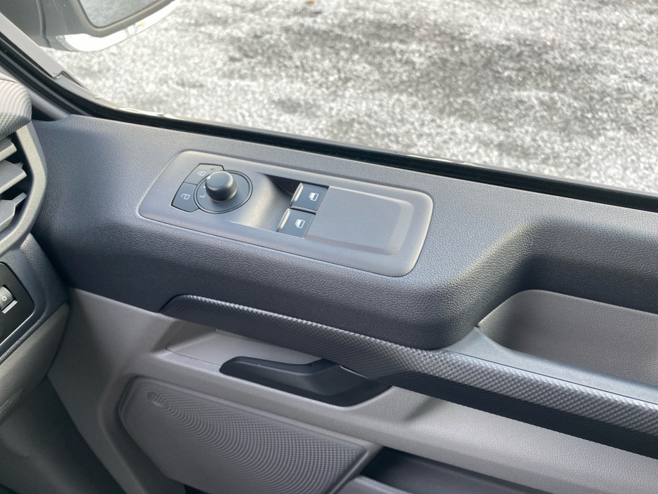 2026 Ford Transit Custom - image 14