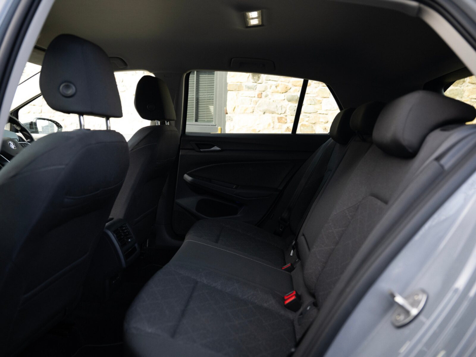 2022 Volkswagen Golf - image 17