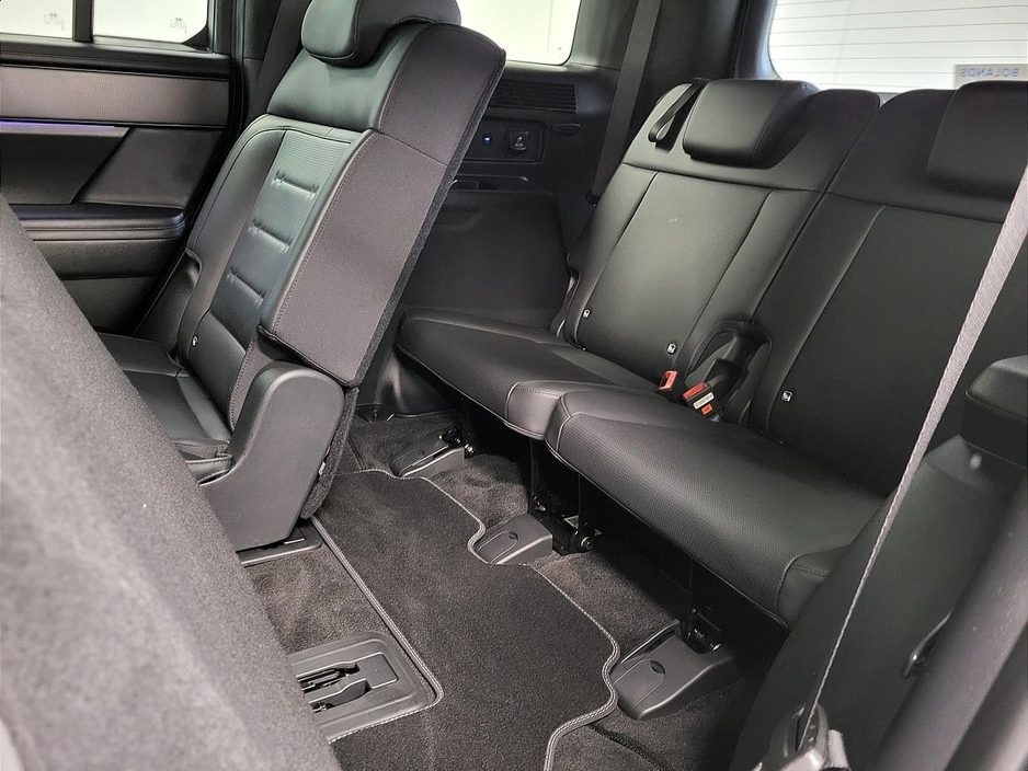 2025 Hyundai Santa Fe - image 12