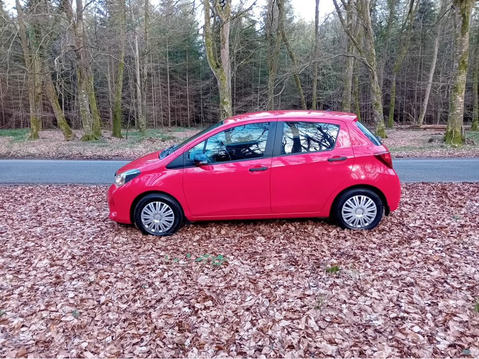 2015 Toyota Yaris - image 4