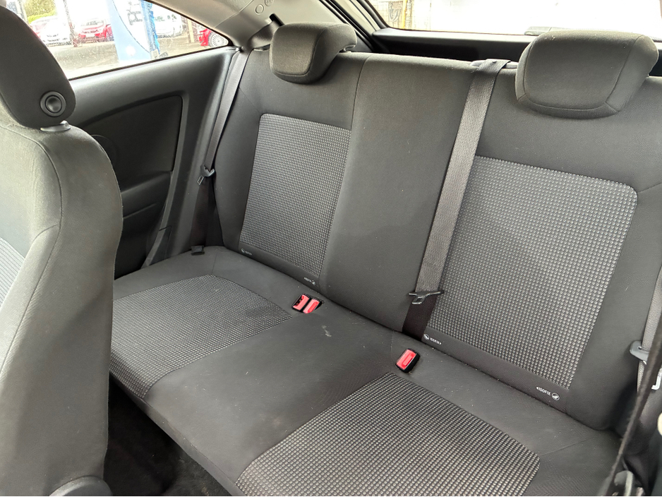 2012 Opel Corsa - image 9