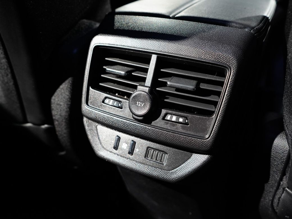 2022 Peugeot 5008 - image 11