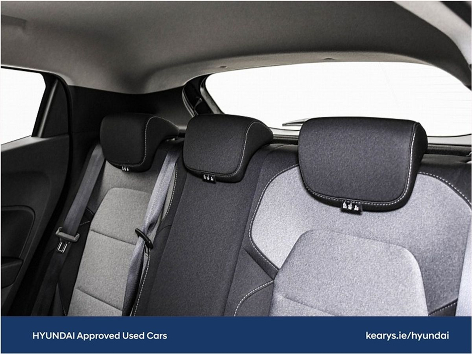 2025 Renault Clio - image 17