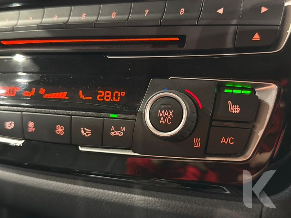 2016 BMW 3 Series - image 22