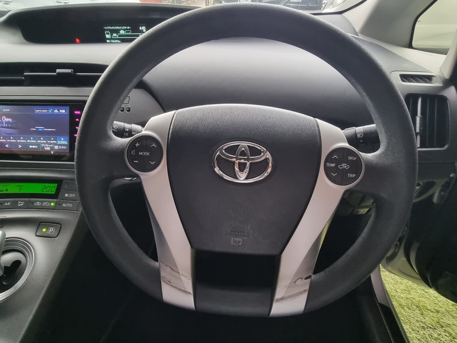 2014 Toyota Prius - image 20