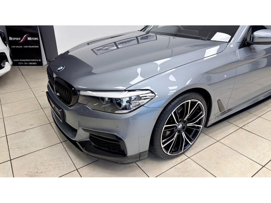 2019 BMW 5 Series - image 2