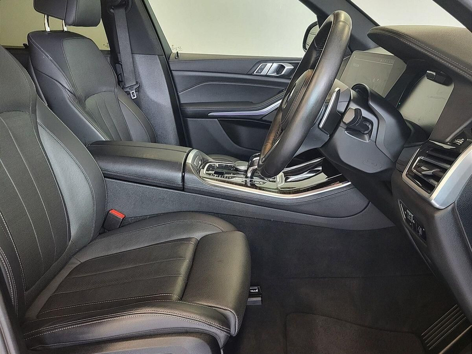 2021 BMW X5 - image 12