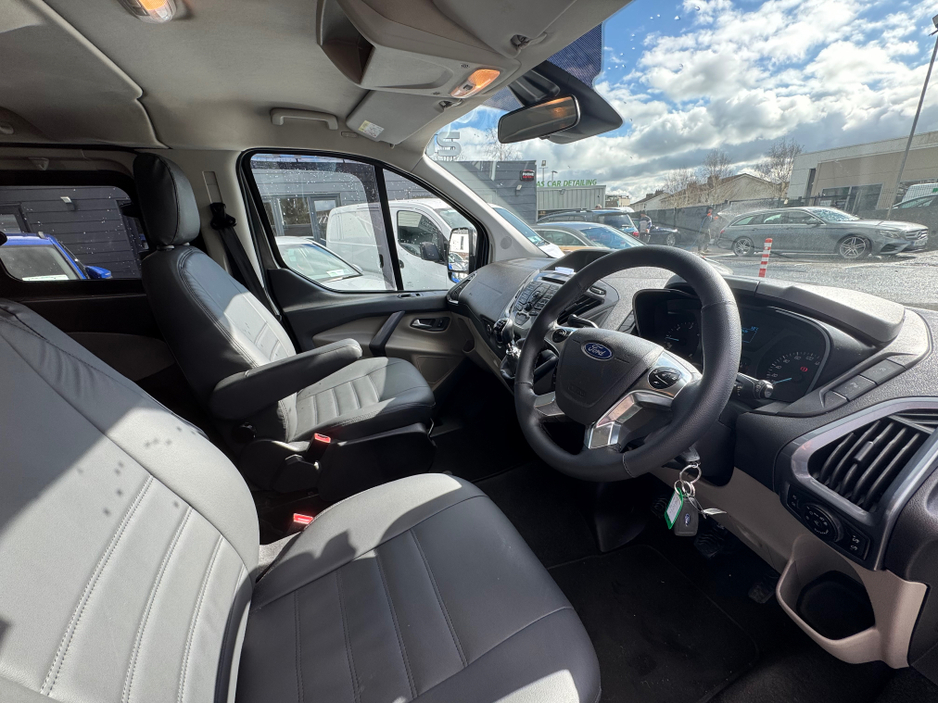 2017 Ford Tourneo Custom - image 12