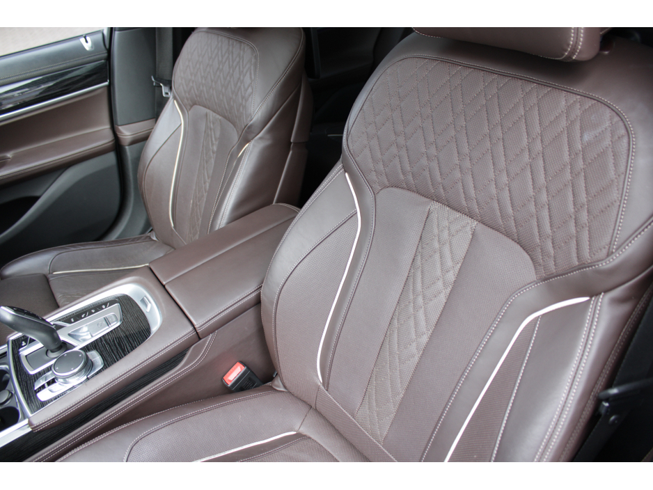 2019 BMW 7 Series - image 25