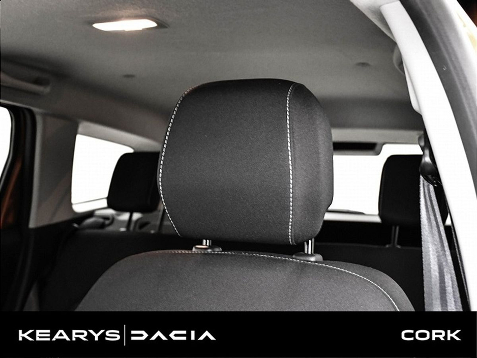 2020 Dacia Duster - image 18