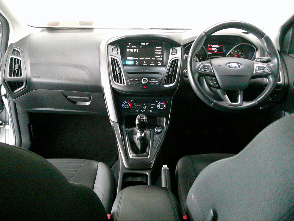 2017 Ford Focus - image 14