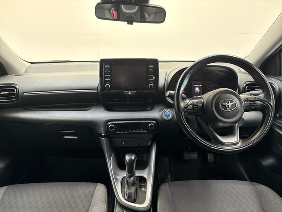 2022 Toyota Yaris - image 8