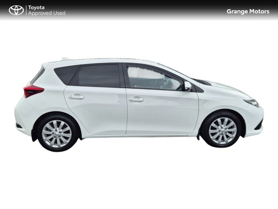 2018 Toyota Auris Van - image 3