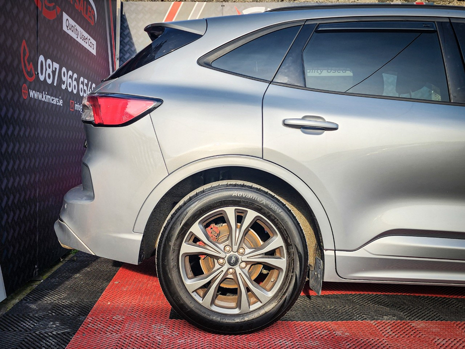 2022 Ford Kuga - image 10