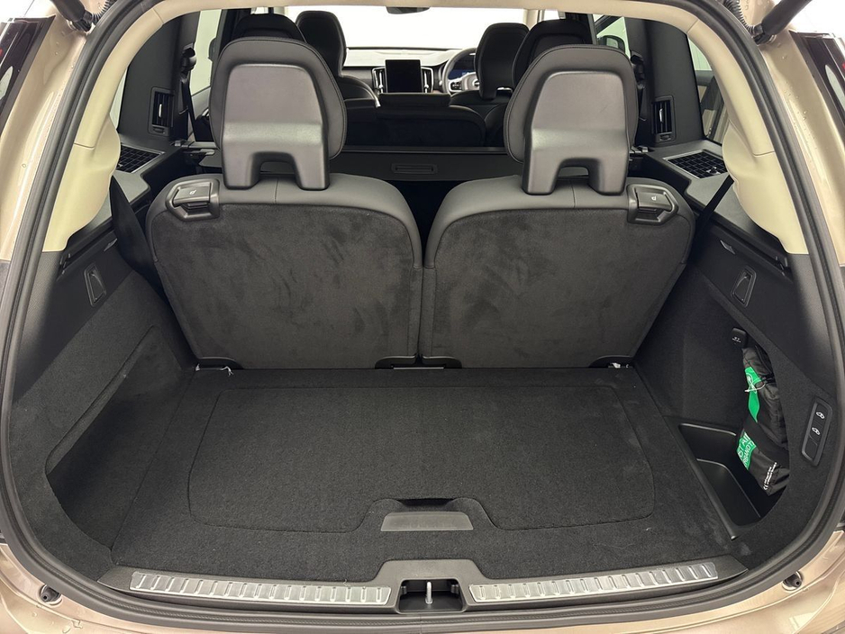2026 Volvo XC90 - image 9