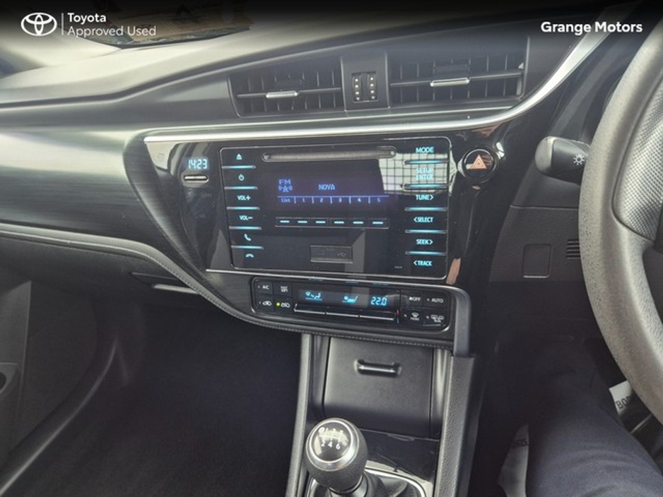 2018 Toyota Auris Van - image 11