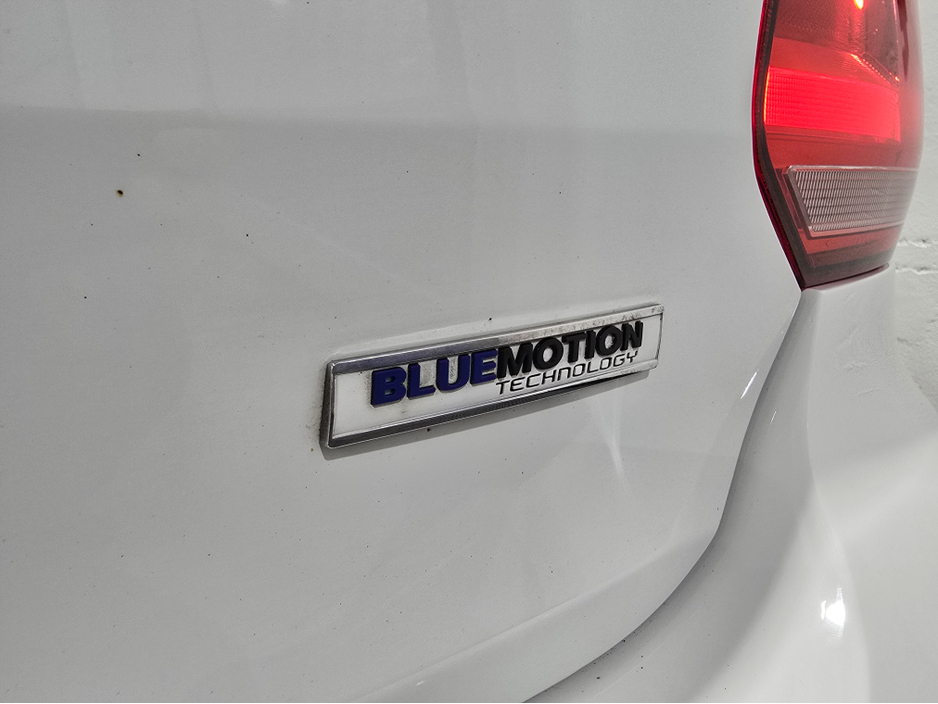 2017 Volkswagen Polo - image 23