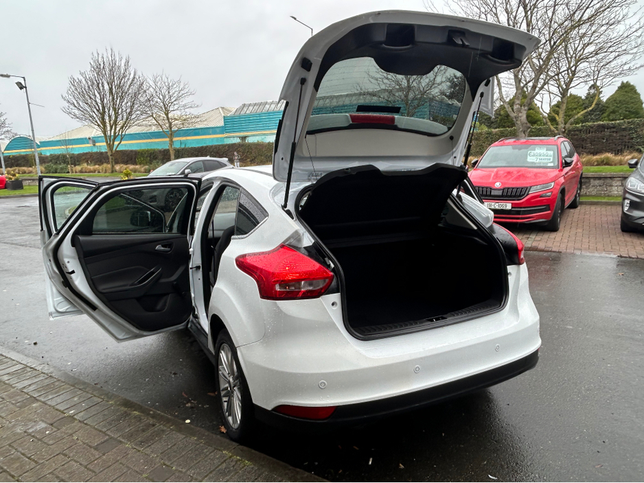 2017 Ford Focus - image 20