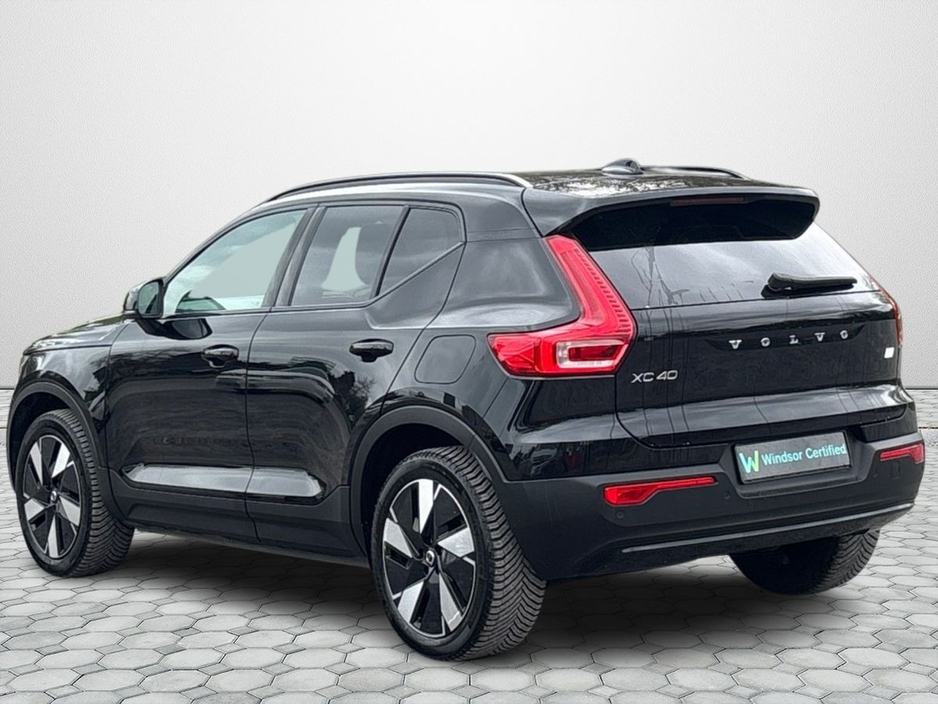 2024 Volvo XC40 - image 14