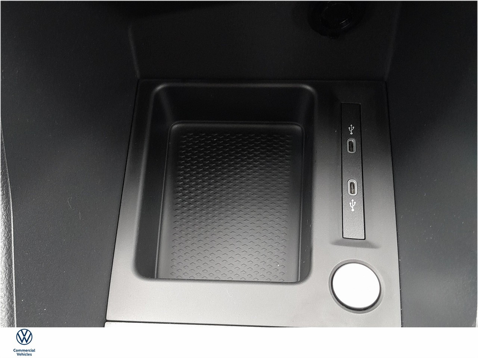2025 Volkswagen Caddy - image 18