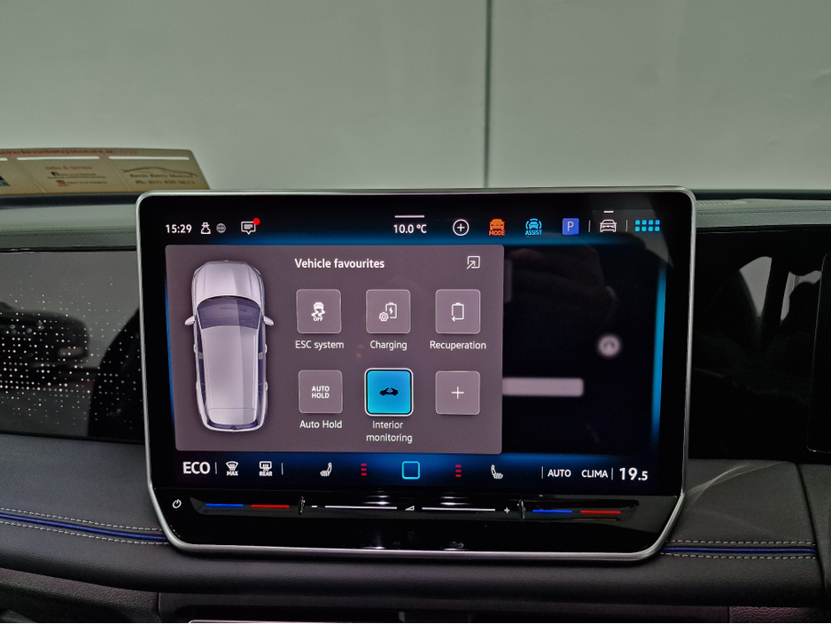 2025 Volkswagen Tiguan 1.5TSi PHEV R-LINE AUTOMATIC **ONE OWNER / NEW MODEL / APPLE CARPLAY / ADAPTIVE CRUISE CONTROL / BLIND SPOT ASSIST / HEATED & MASSAGE FRONT SEATS / HEATED STEERING WHEEL / WIRELESS PHONE CHARGING** €50,900