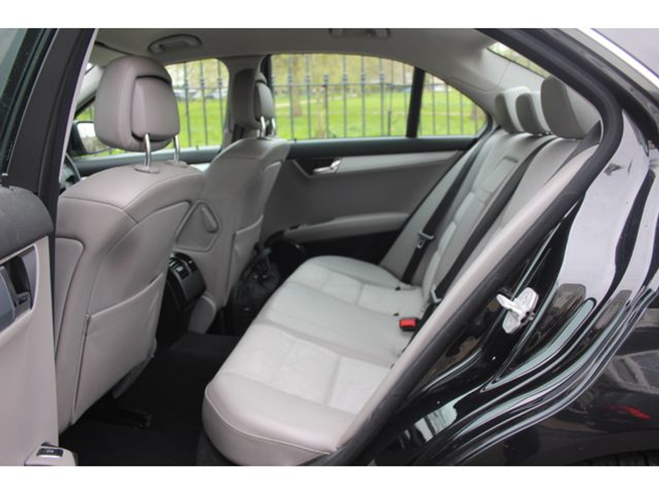 2009 Mercedes-Benz C Class - image 9