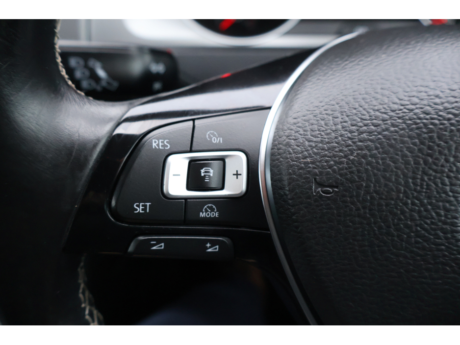 2016 Volkswagen Golf LOUNGE Low Mileage Huge Spec €13,995