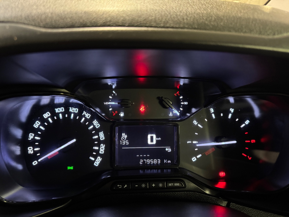 2021 Citroen Berlingo - image 21