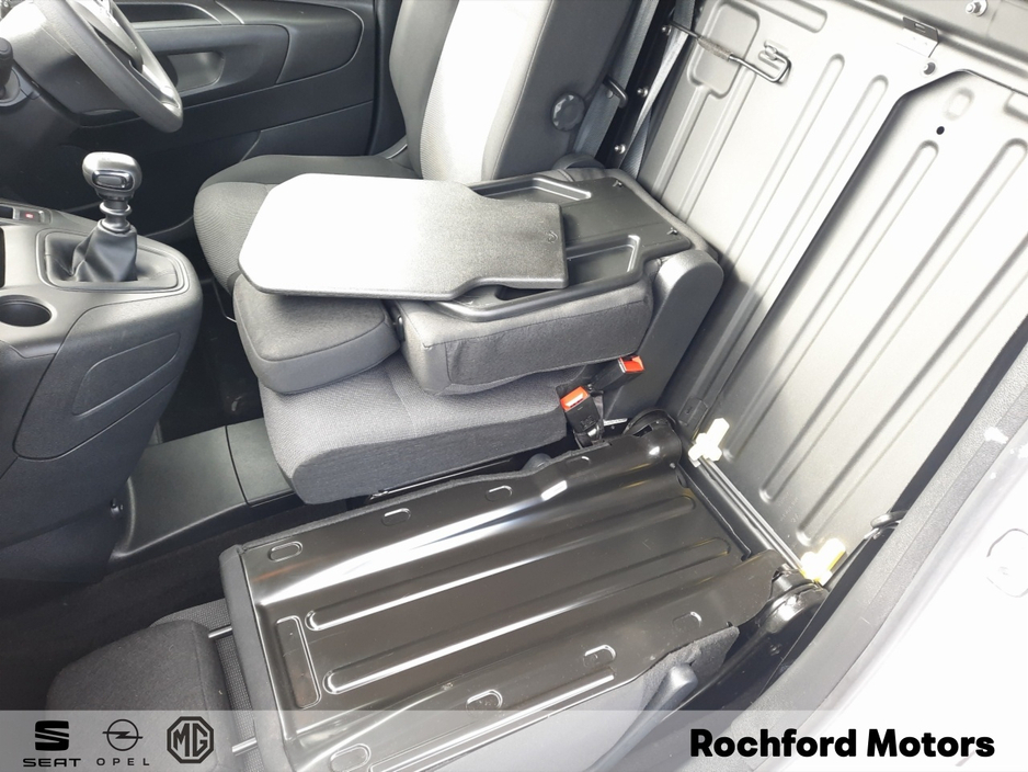 2022 Opel Combo - image 10