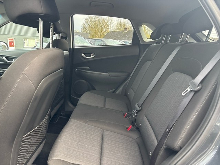 2021 Hyundai Kona KAUAI PETROL TWO - TONE ROOF 5DR EXECUTIVE €17,000