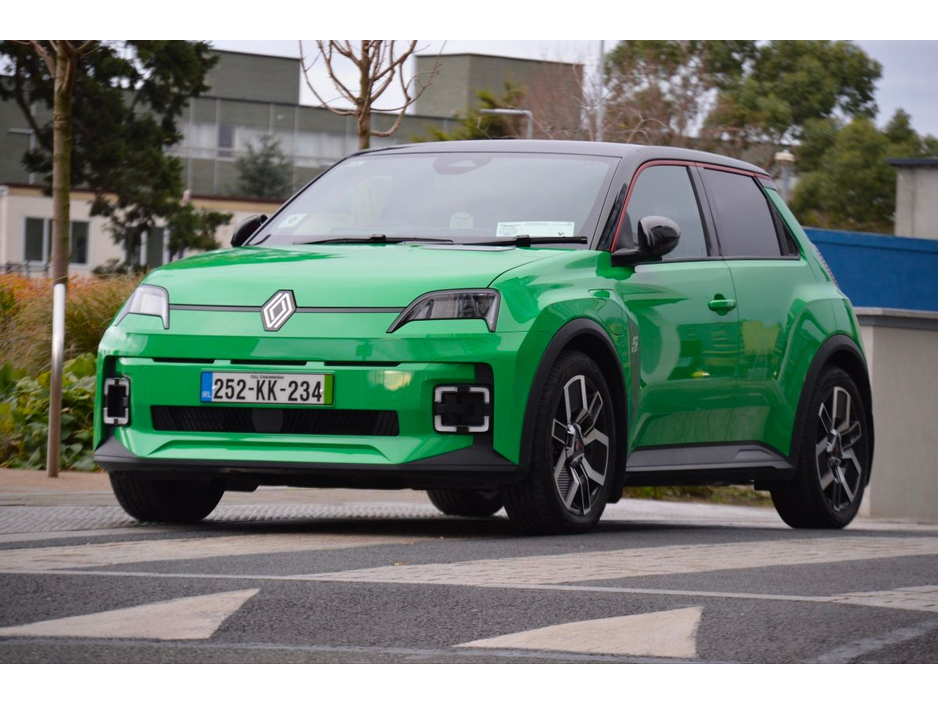 2025 Renault 5 Techno 52kWh 150hp, 2 Tone Roof €30,995