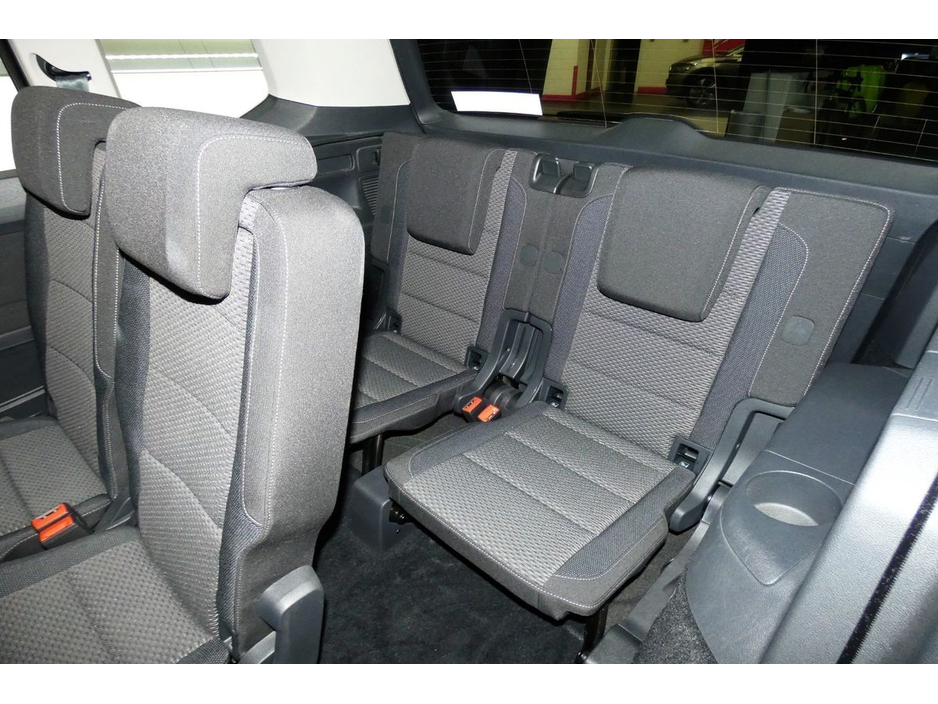 2018 Volkswagen Touran - image 16