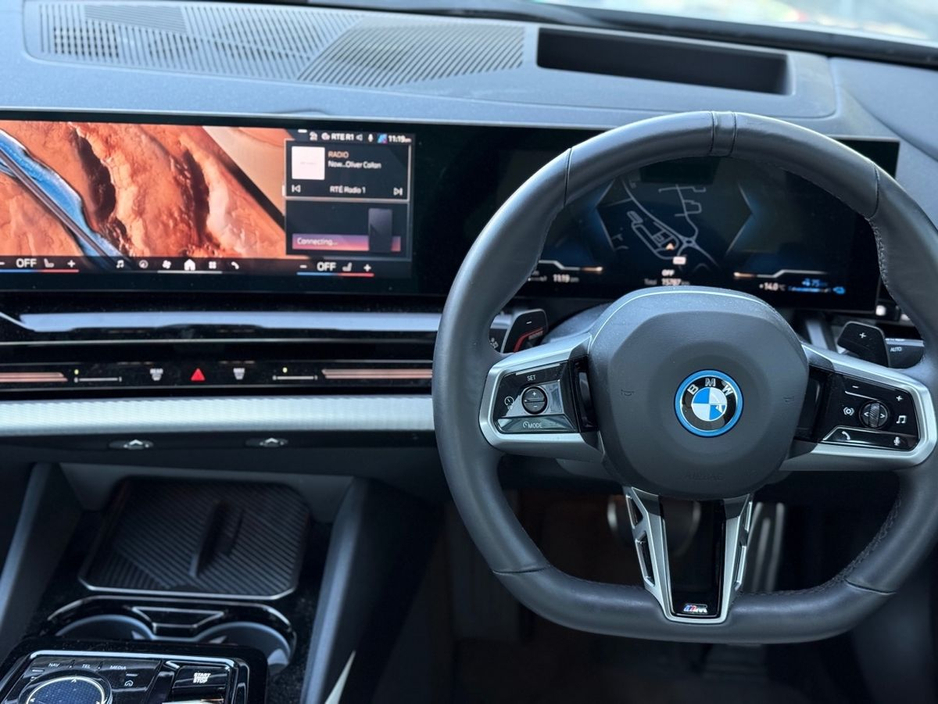 2024 BMW 5 Series - image 4