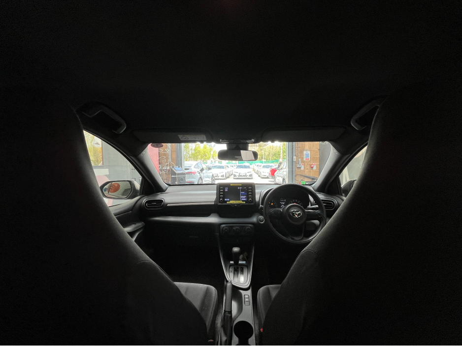 2020 Toyota Yaris - image 11