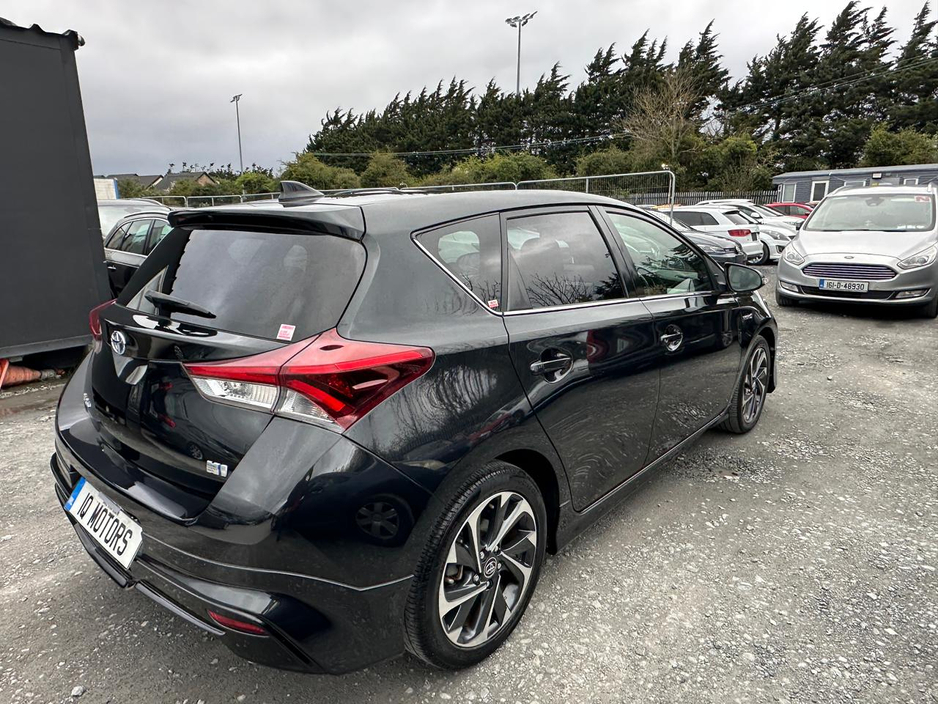 2017 Toyota Auris - image 6