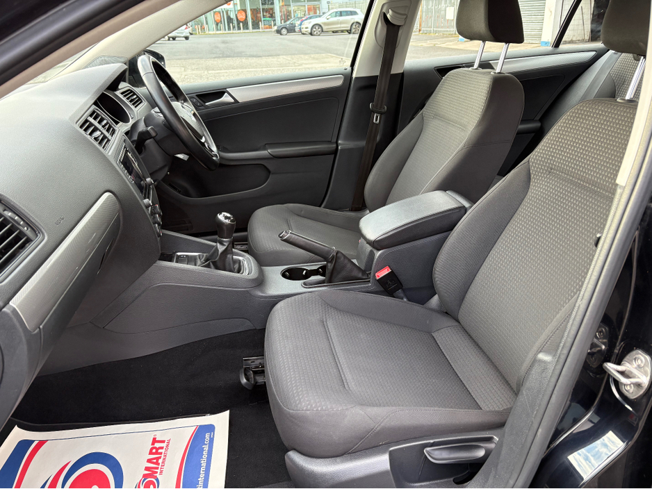 2016 Volkswagen Jetta - image 10