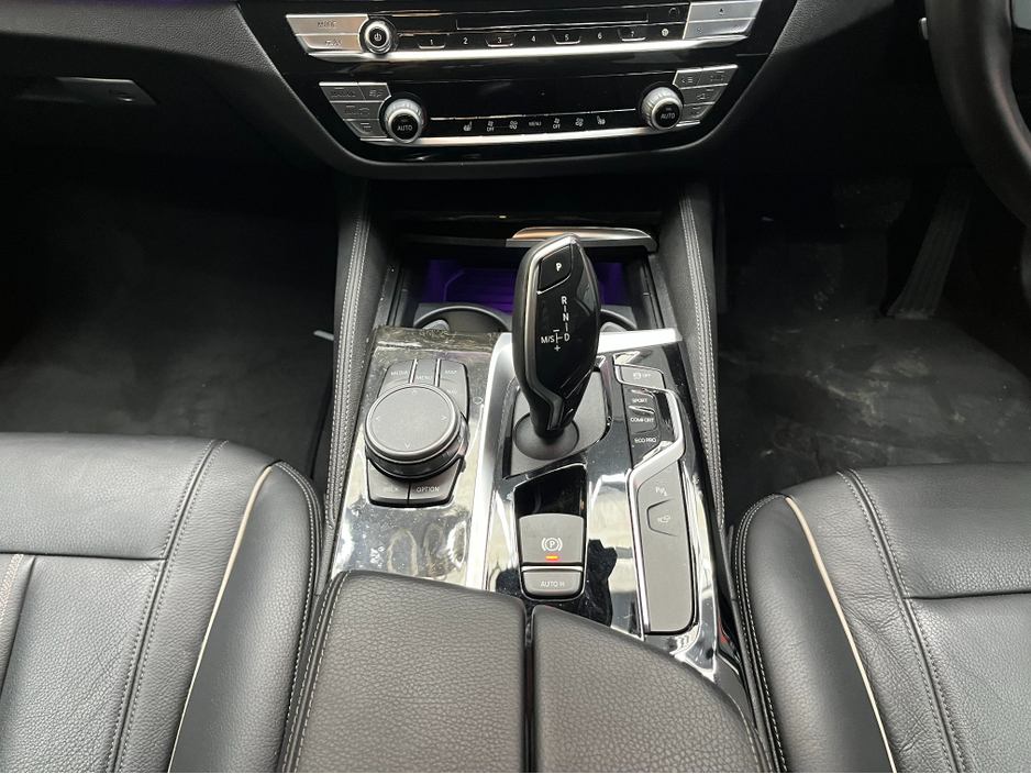 2018 BMW 5 Series - image 20