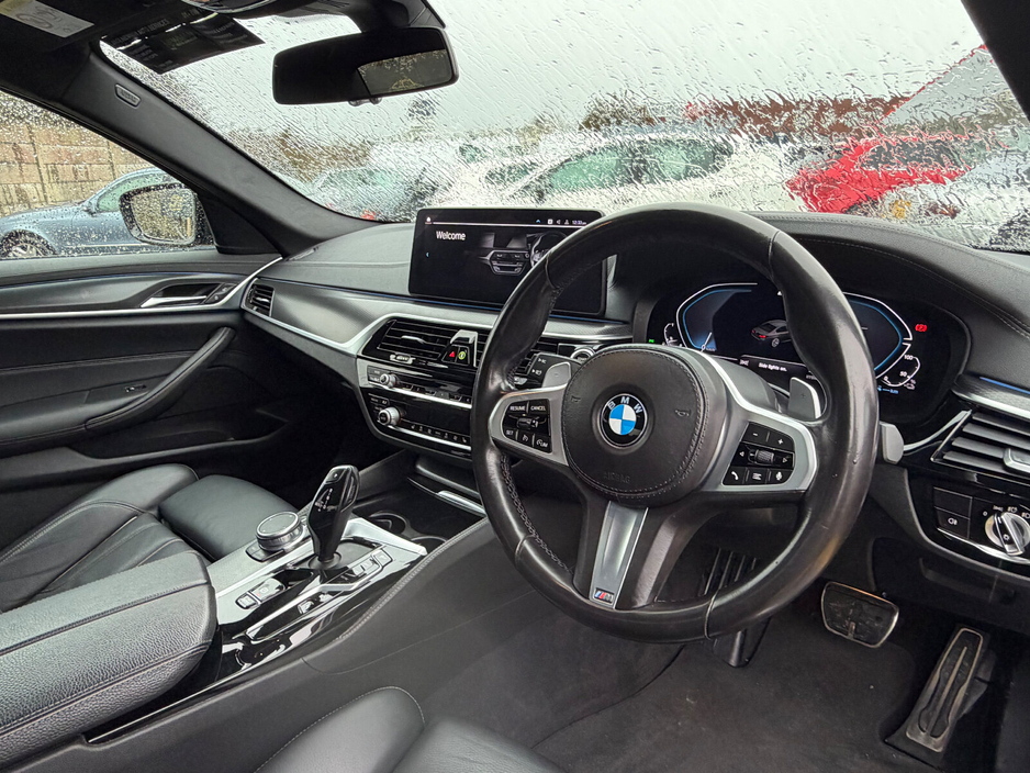 2021 BMW 5 Series - image 5