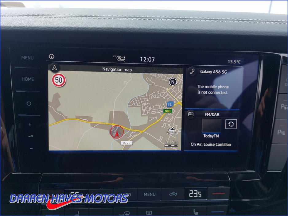 2021 Volkswagen Touareg - image 14