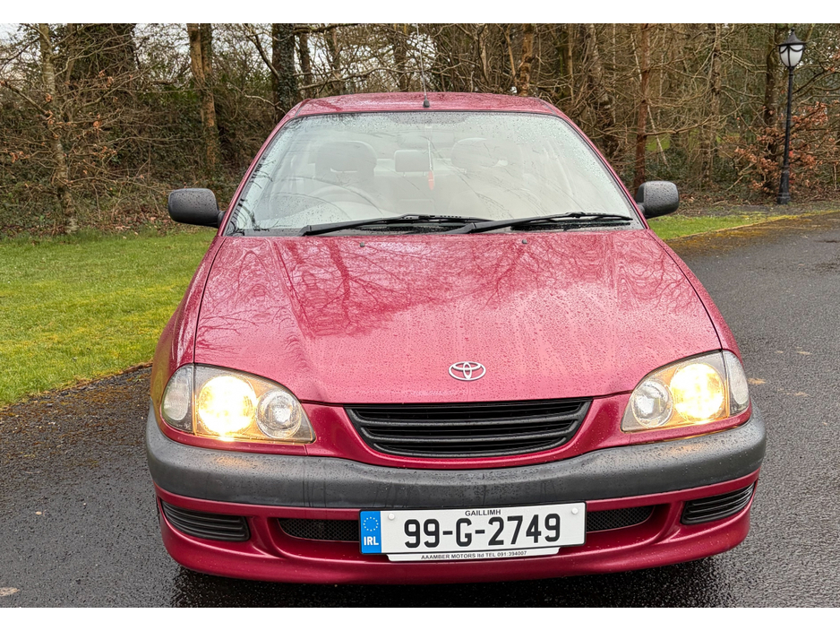 1999 Toyota Avensis - image 3