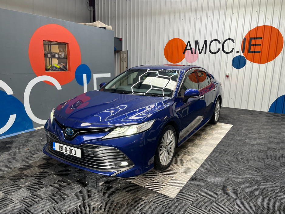 2019 Toyota Camry - image 5