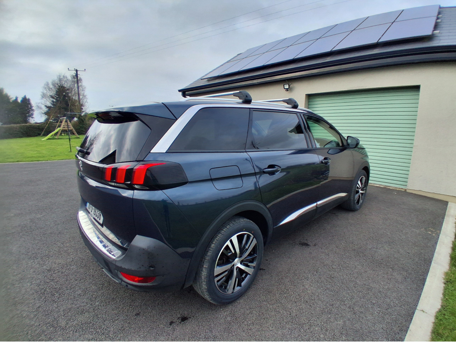 2018 Peugeot 5008 - image 2
