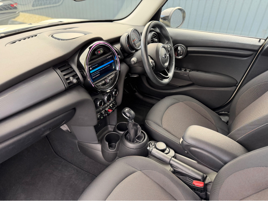 2019 MINI Hatch - image 45