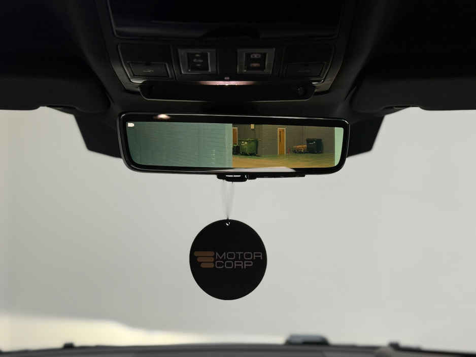 2023 Land Rover Defender X P400E FLAGSHIP MODEL €87,990