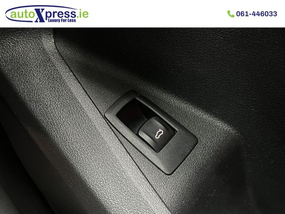 2020 BMW 1 Series - image 35