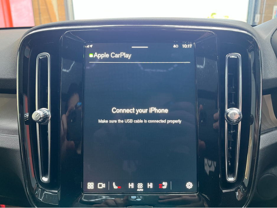 2023 Volvo XC40 - image 24