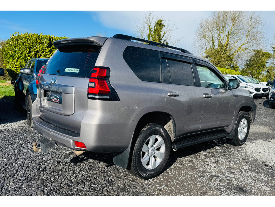 2022 Toyota Landcruiser - image 7