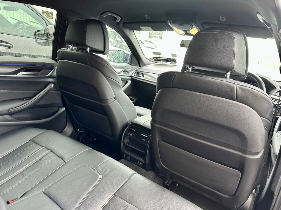 2023 BMW 5 Series - image 11